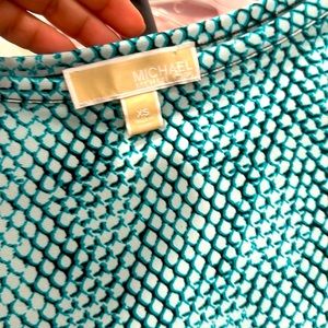 Michael Kors XS lightly fitted stretch dress. Super cute ☺️ over the head